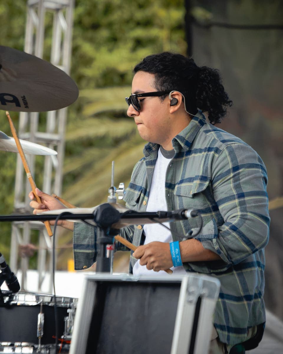 Alan Maranto tocando en vivo